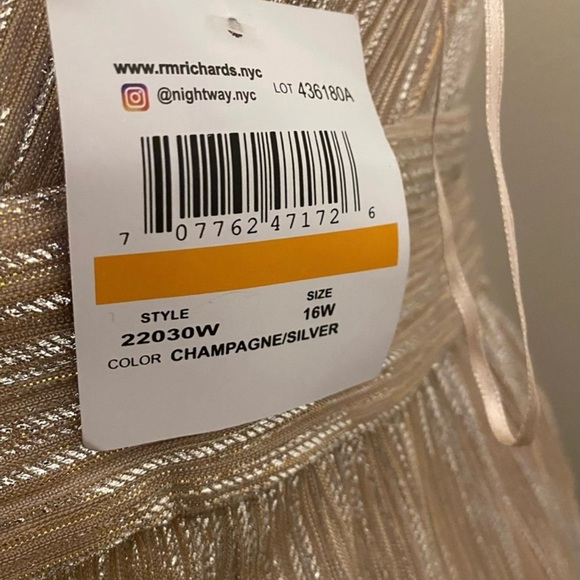 Plus Dress - Picture 10 of 11